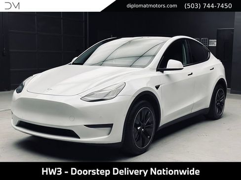 Used 2021 Tesla Model Y Long Range AWD/4WD image 1