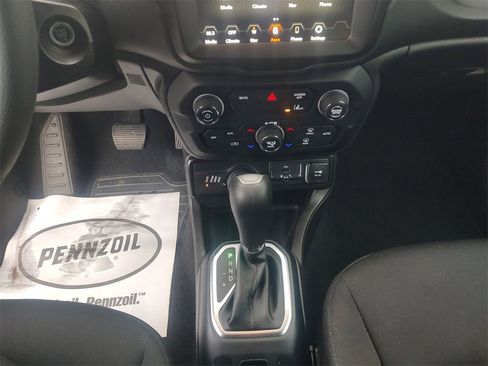 Used 2023 Jeep Renegade Latitude image 11