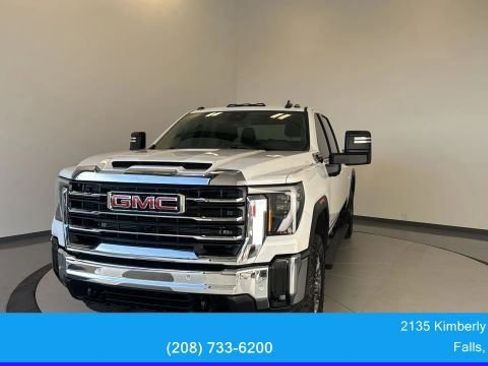 Used 2025 GMC Sierra 2500 SLE AWD/4WD image 3