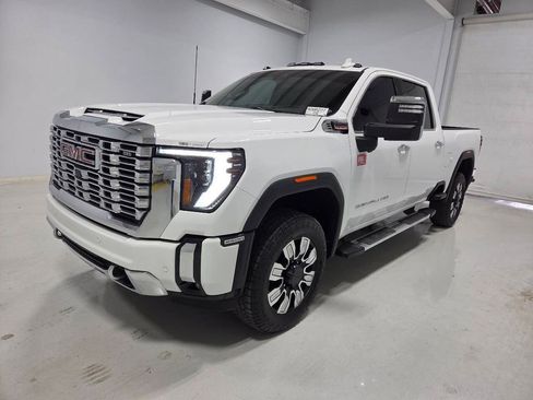 Used 2024 GMC Sierra 2500 Denali w/ Denali Reserve Package AWD/4WD image 7