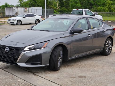Used 2025 Nissan Altima 2.5 SV FWD image 4