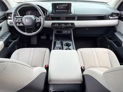 Used 2023 Honda Pilot LX image 31