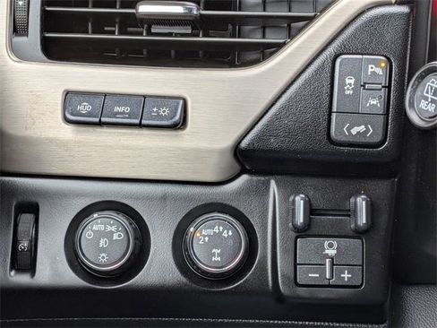 Used 2020 GMC Yukon XL Denali image 18