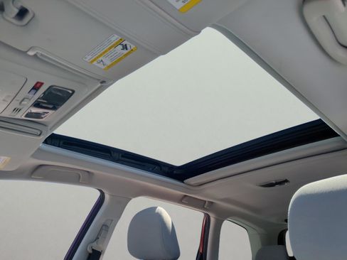 Used 2018 Subaru Forester 2.5i Premium w/ All-Weather Package image 10