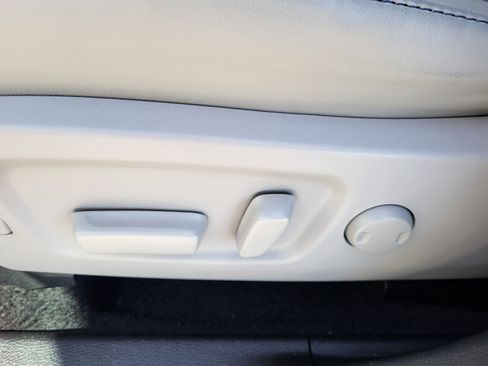 Used 2019 Toyota Highlander Limited Platinum image 15