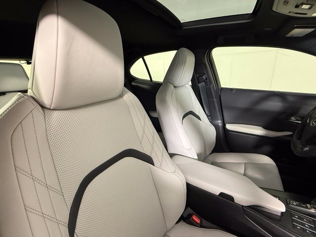 Used 2025 Lexus UX 300h FWD w/ Accessory Package (Z2) image 32
