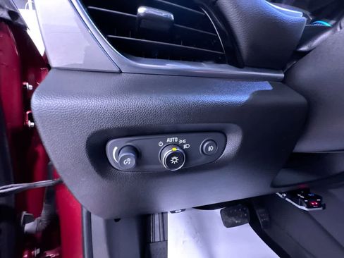 Used 2020 Chevrolet Traverse LT w/ Driver Confidence II Package image 16