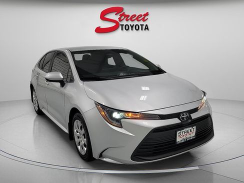 Certified 2026 Toyota Corolla LE FWD image 5