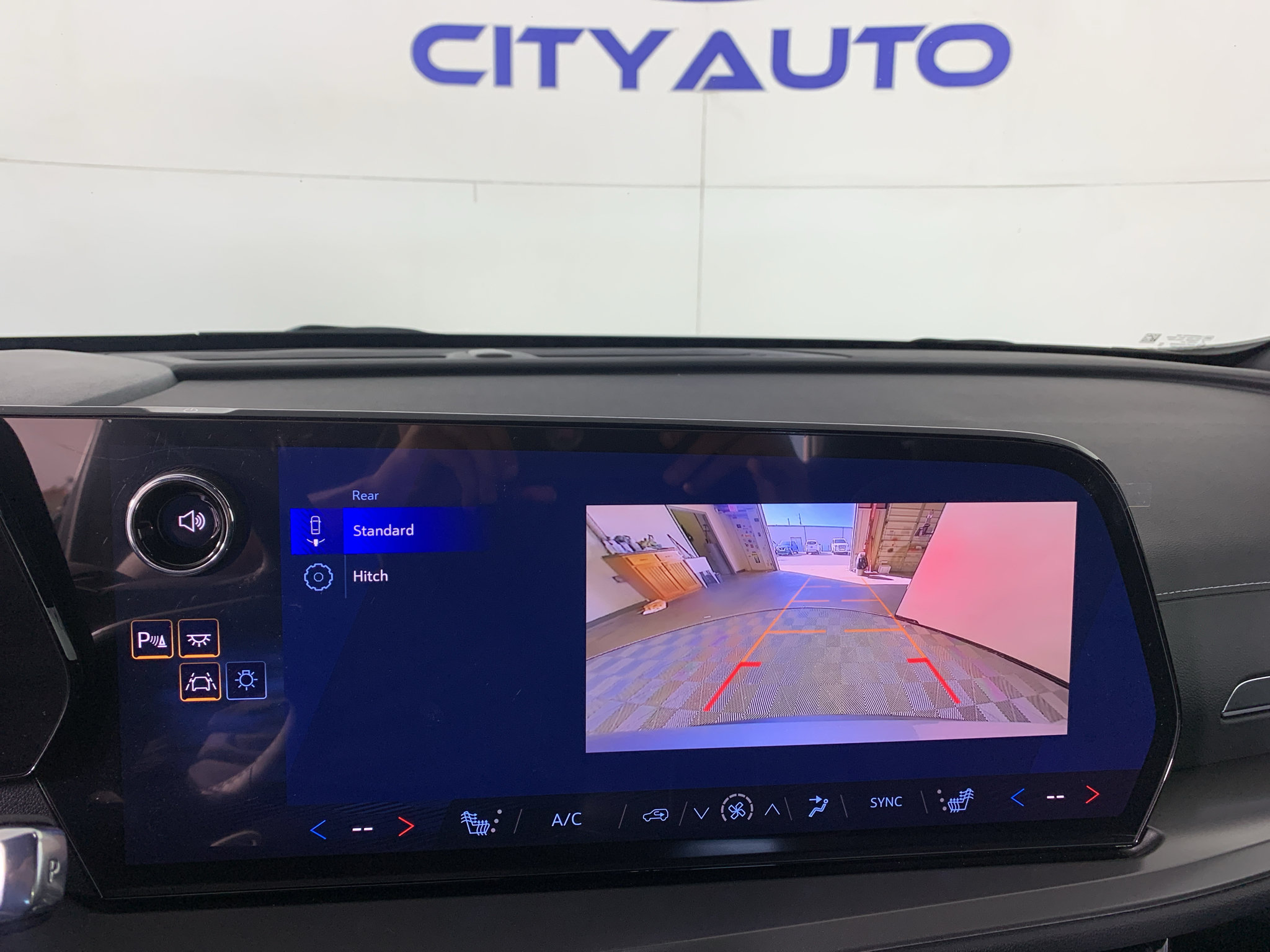 Used 2026 Chevrolet Traverse LT FWD image 25