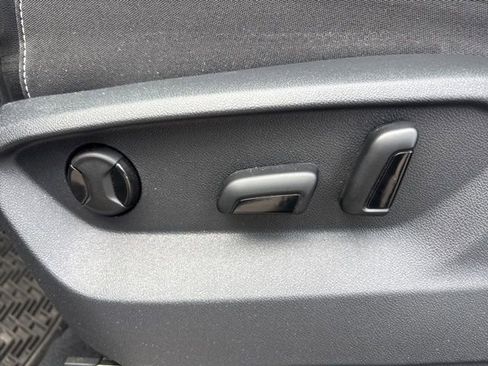 Used 2025 Volkswagen Atlas SE w/ Panoramic Sunroof Package image 24