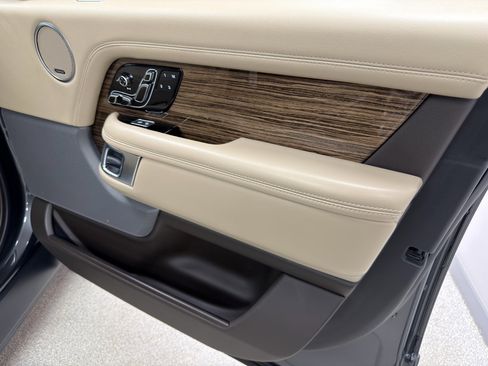 Used 2019 Land Rover Range Rover HSE image 13