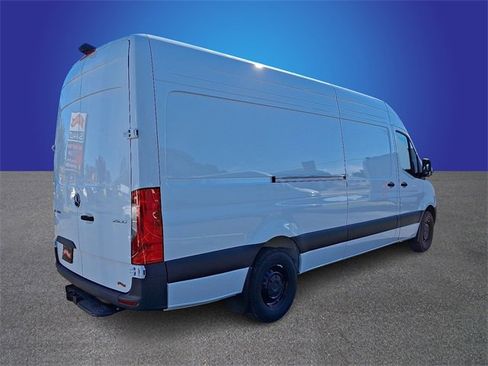 Used 2025 Mercedes-Benz Sprinter 2500 image 4