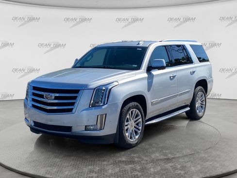 Used 2018 Cadillac Escalade 4WD image 3