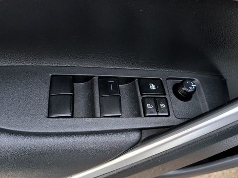 Used 2023 Toyota Corolla Cross L image 13