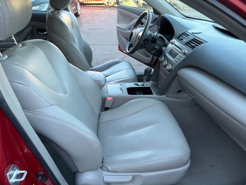 Used 2010 Toyota Camry LE FWD image 11