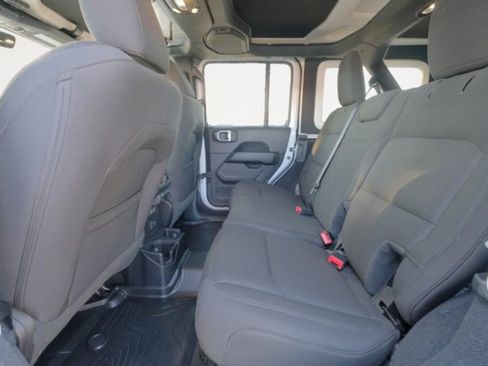 Used 2020 Jeep Wrangler Unlimited Sahara image 14