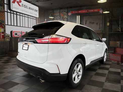 Used 2019 Ford Edge SE w/ SE Fleet Driver's Package image 3