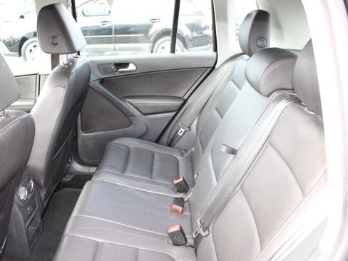 Used 2017 Volkswagen Tiguan S image 19