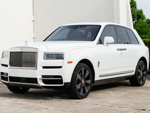 Used 2022 Rolls-Royce Cullinan AWD/4WD image 2