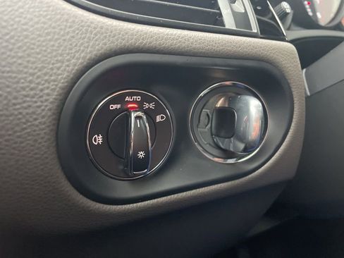 Certified 2025 Porsche Macan image 34