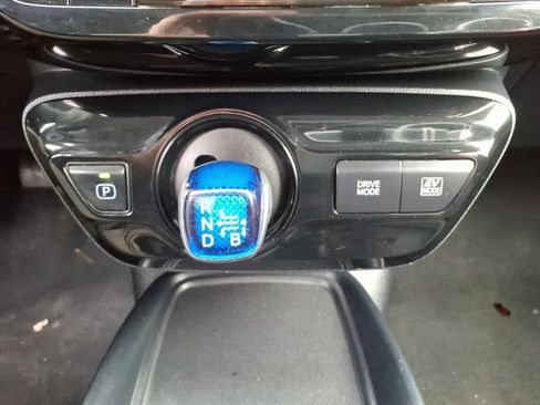 Used 2020 Toyota Prius L Eco image 17