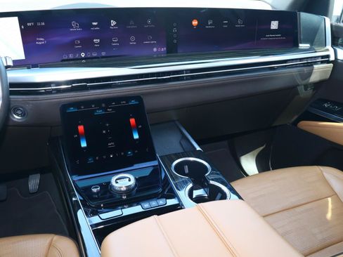Certified 2025 Cadillac Escalade Premium Luxury w/ LPO, Floor Liner Package RWD image 17