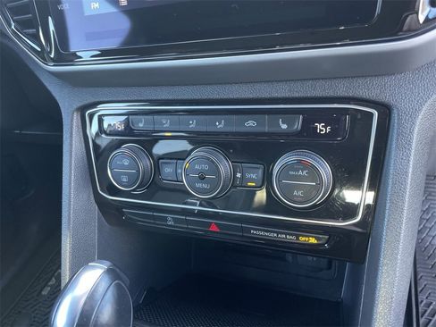 Used 2022 Volkswagen Atlas Cross Sport SE image 28