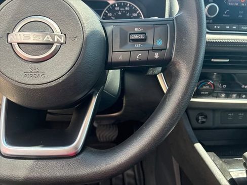 Used 2024 Nissan Rogue SV FWD image 23