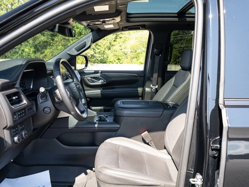 Used 2023 Chevrolet Suburban Z71 w/ Luxury Package AWD/4WD image 14