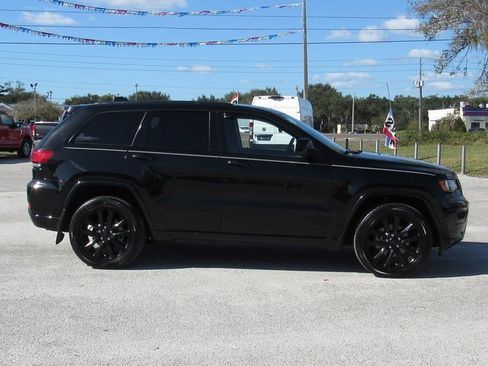 Used 2020 Jeep Grand Cherokee Altitude image 2
