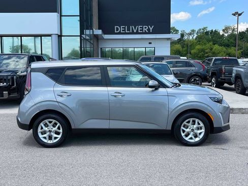 Used 2025 Kia Soul LX w/ LX Technology Package FWD image 24