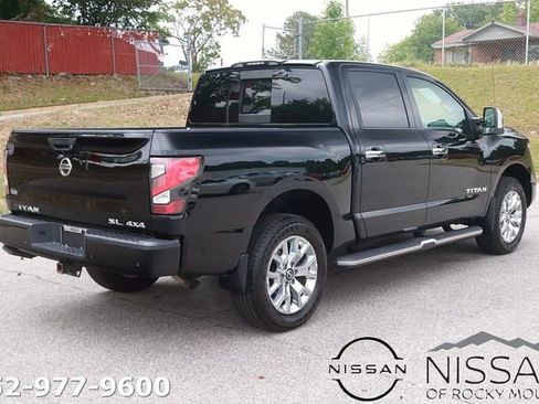 Used 2021 Nissan Titan SL w/ Moonroof Package AWD/4WD image 7