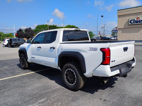 Used 2025 Toyota Tacoma TRD Off-Road AWD/4WD image 9