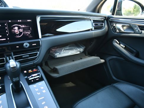 Used 2024 Porsche Macan image 21