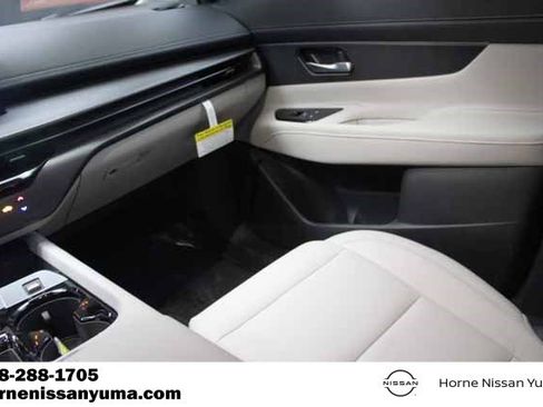 Certified 2025 Nissan Murano SV image 11