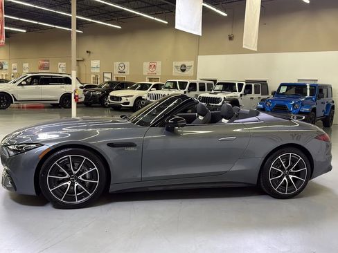 Used 2025 Mercedes-Benz SL 43 AMG SL 43 Roadster 2D image 9