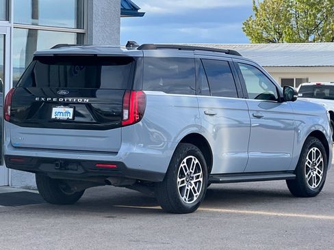 Used 2025 Ford Expedition Active AWD/4WD image 4