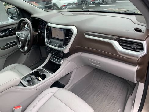 Certified 2023 GMC Acadia SLT w/ Technology Package AWD/4WD image 12