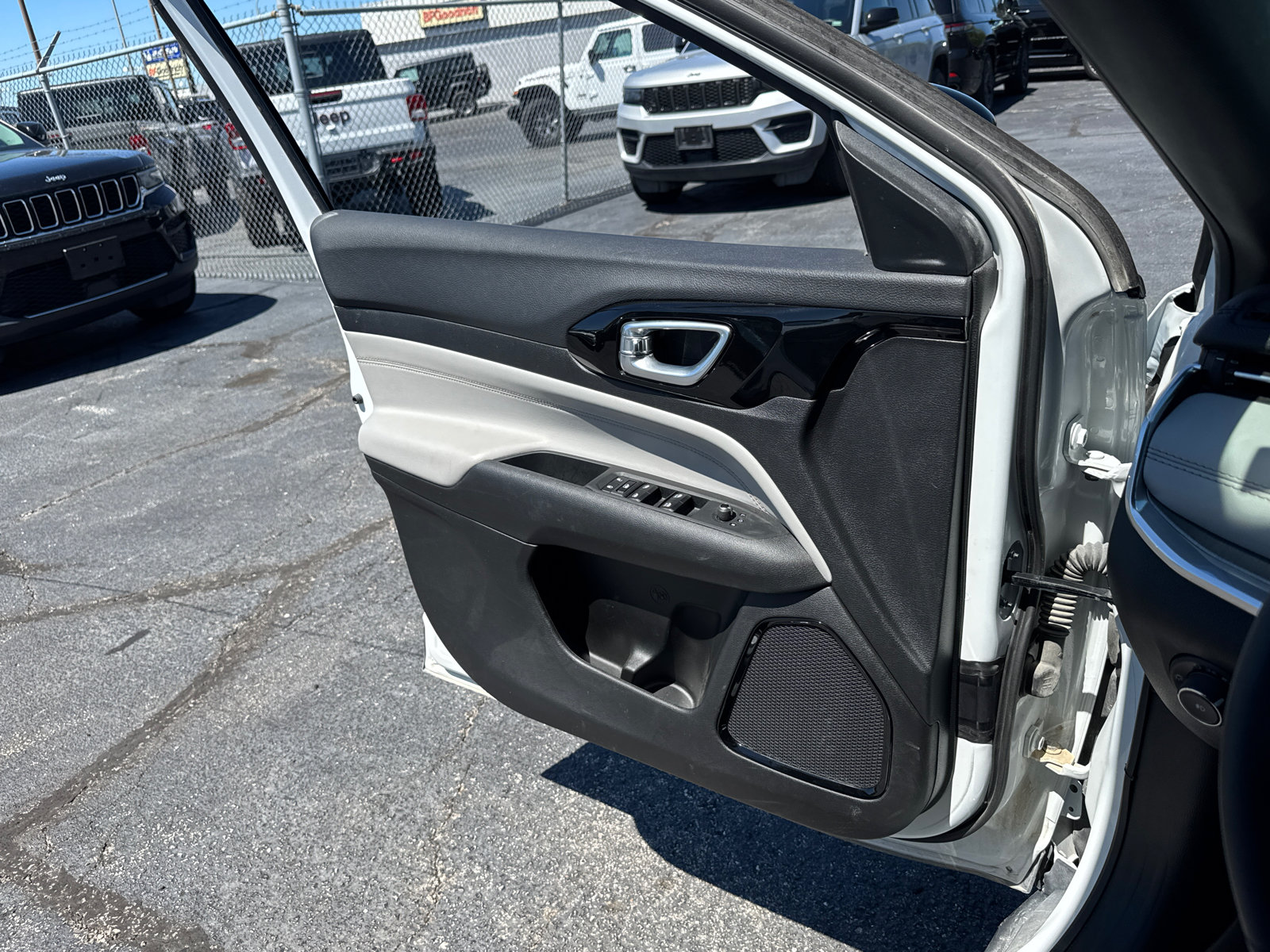 Used 2024 Jeep Compass Limited AWD/4WD image 15