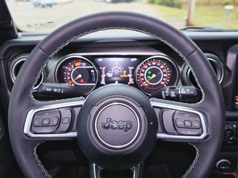 Used 2023 Jeep Wrangler Sahara image 23