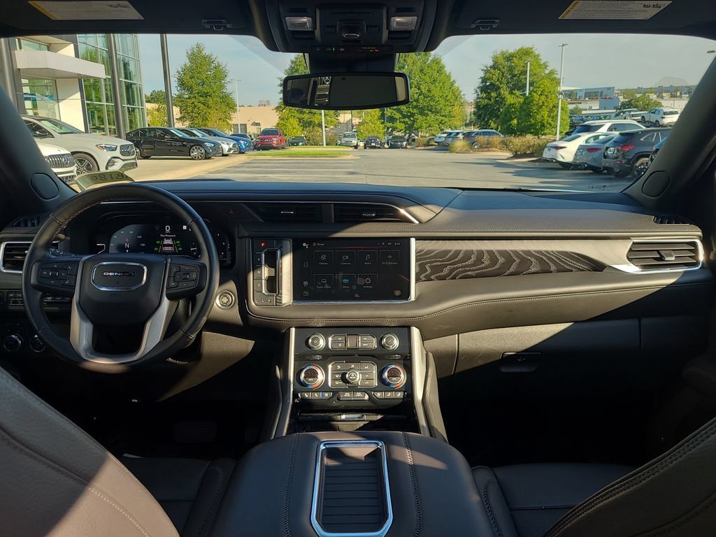 Used 2023 GMC Yukon XL Denali AWD/4WD image 24