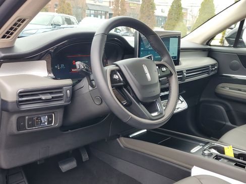 Used 2025 Lincoln Corsair AWD w/ Equipment Group 101A image 13