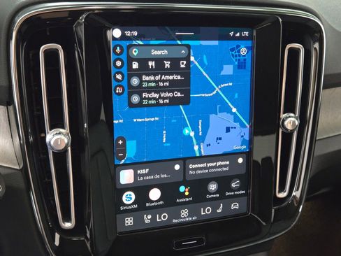 Used 2023 Volvo XC40 B5 Ultimate w/ Climate Package image 23