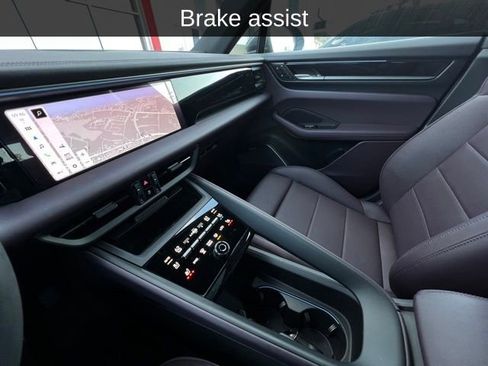 Used 2025 Porsche Macan 4 Electric image 9