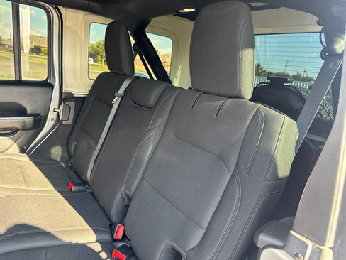 Used 2019 Jeep Wrangler Unlimited Sahara AWD/4WD image 12