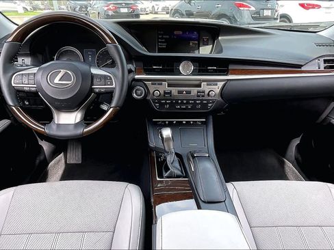 Used 2018 Lexus ES 350 w/ Luxury Package w/Wood Trim image 13
