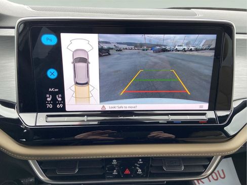 Used 2024 Volkswagen Atlas Cross Sport SE image 60