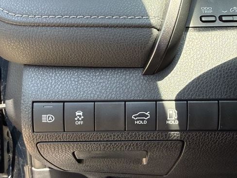 Used 2019 Toyota Camry SE FWD image 22