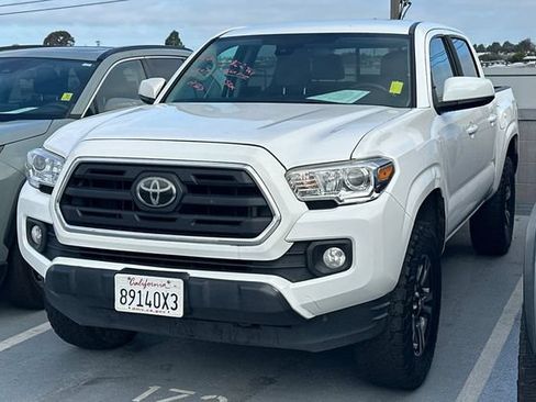 Used 2019 Toyota Tacoma SR5 RWD image 2