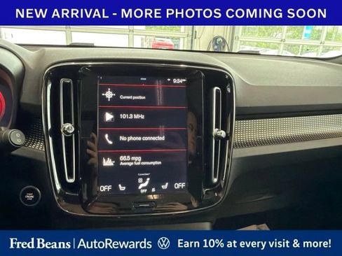Used 2022 Volvo XC40 T5 R-Design w/ Climate Package AWD/4WD image 11